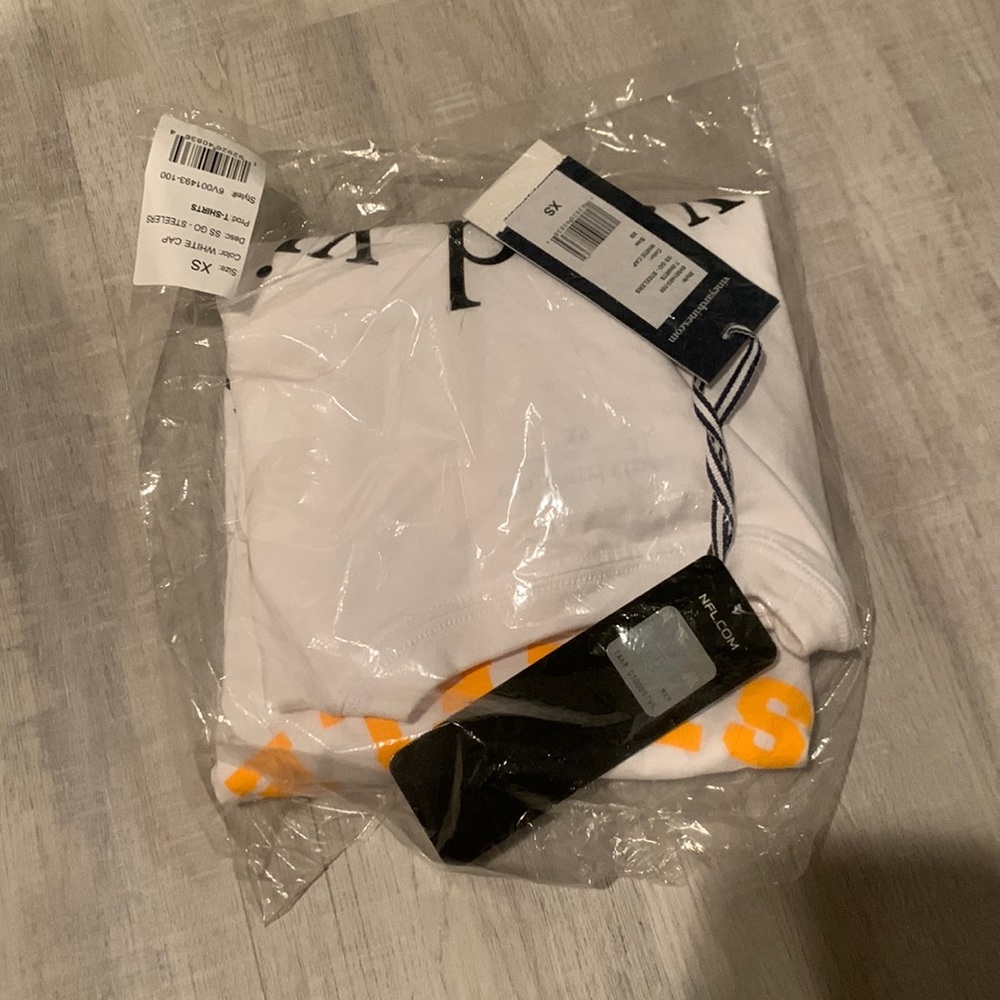 New in the bag! Pittsburgh Steelers Vineyard Vines XS shirt